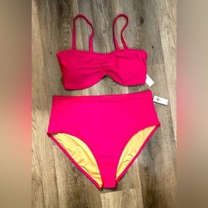 Women’s Old Navy swimsuit! New with tags, top is XL, bottom is XXL. Fast ship!